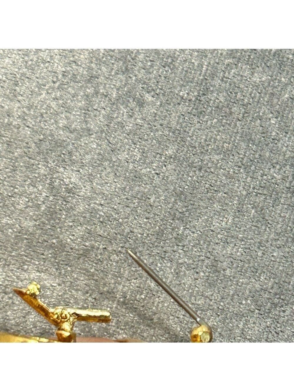 Butler vintage 1980s gold tone crystal rhinestone seahorse brooch pin - Picture 5 of 7